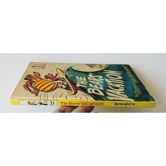 Vintage 1968 The Berenstain Bears Vacation HC Beginner Book Surfing Diving Sail - Picture 10 of 10
